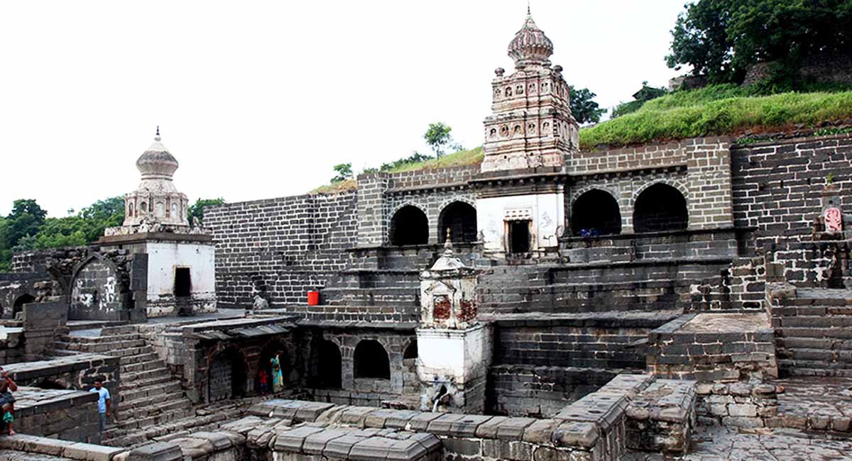 lonar lake temple