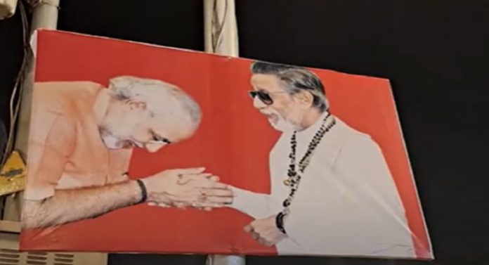 balasaheb thackeray and pm narendra modi poster in girgaon before modi visiting mumbai