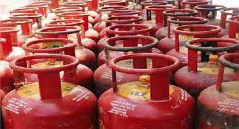 LPG Gas Price : व्यावसायिक एलपीजी सिलेंडरच्या दरात बदल, घरगुती गॅसचे दर मात्र स्थिर