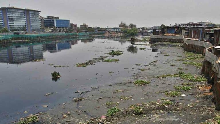 Mithi River : मिठी नदीवरील पुलाच्या बांधकामाला अखेर मुहूर्त सापडला; पावणे चार कोटींनी वाढला खर्च