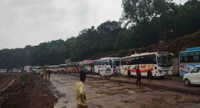 Mumbai-Goa Highway : परशुराम घाटामुळे मुंबई-गोवा महामार्ग पुन्हा ठप्प