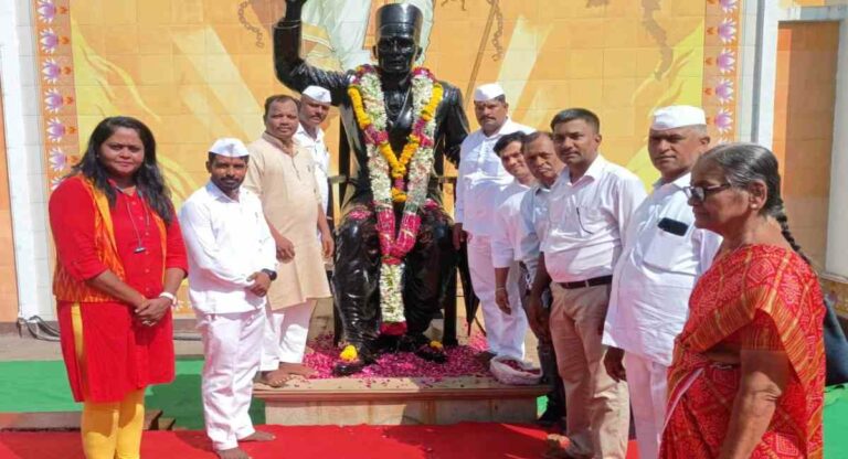 Veer Savarkar Jayanti : ज्ञानदा प्रबोधन संस्था आणि मुंबई डब्बेवाला यांनी संयुक्तरित्या स्वातंत्र्यवीर सावरकर राष्ट्रीय स्मारकात साजरी केली सावरकर जयंती