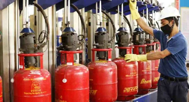 LPG Gas  : गॅसच्या दरांत मोठी घट; व्यावसायिक सिलेंडर 83.5 रुपयांनी स्वस्त