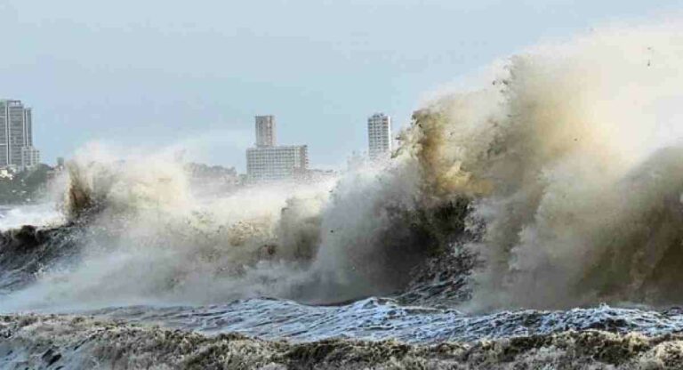 Biparjoy Cyclone: गुजरातमध्ये बिपरजॉय चक्रीवादळामुळे दोघांचा मृत्यू २२ जखमी