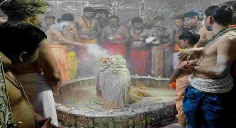 महाकाल मंदिरामध्ये भाविकांना गर्भगृहाबाहेरून दर्शन घ्यावे लागणार