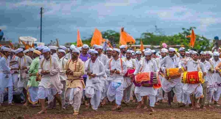 Varkari : वारकऱ्यांना आता शासनातर्फे विमा संरक्षण; मुख्यमंत्र्यांची घोषणा