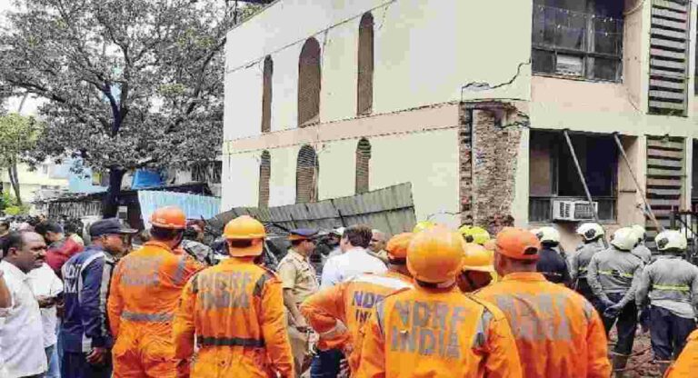 विलेपार्ले : घर कोसळून दोघांचा मृत्यू; दोन जण जखमी