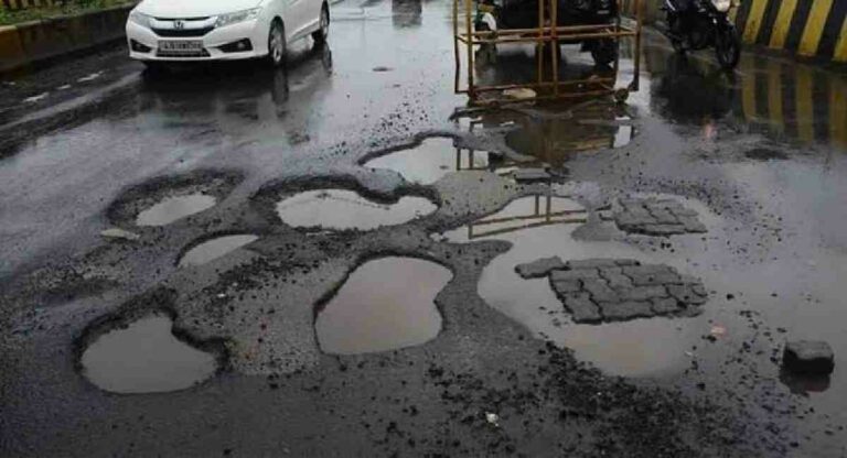 Pothole : खड्डे आणि दुरूस्‍तीयोग्‍य रस्‍त्‍यांच्‍या तक्रारींसाठी नागरिकांकरता महापालिकेची काय आहे व्यवस्था, जाणून घ्या!