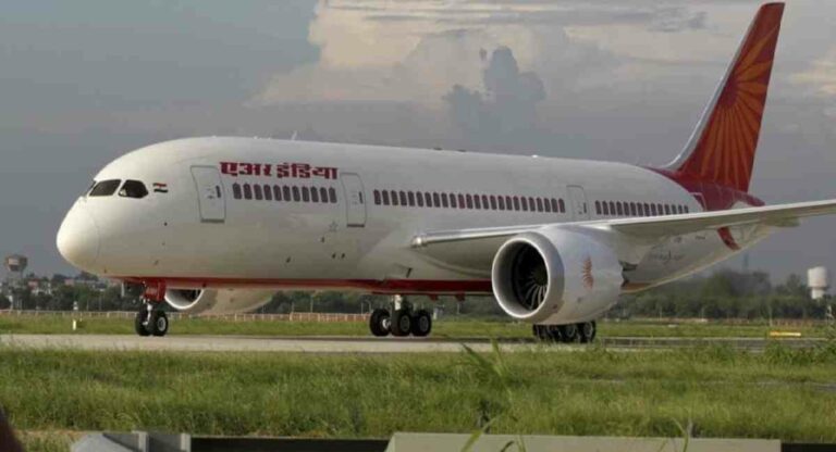 Airport : ड्युटी संपली म्हणून पायलट आंतरराष्ट्रीय फ्लाईट सोडून गेला; प्रवाशांना रस्ते मार्गाने पाठवले दिल्लीला