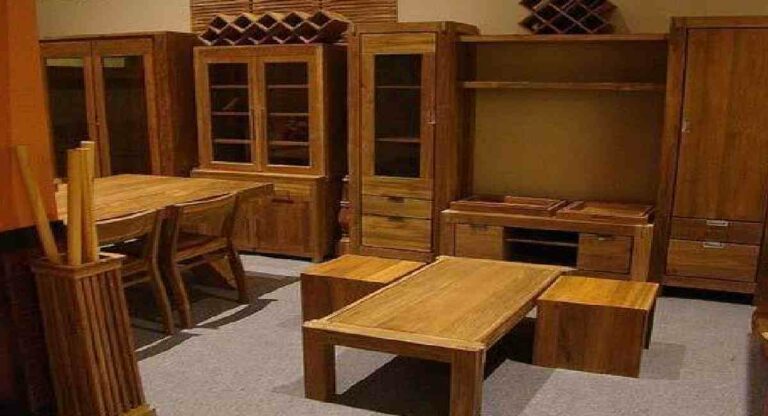 Furniture : लाकडी फर्निचरवर पडलेले ओरखडे ‘या’ फळाचा वापर केल्याने होतील गायब