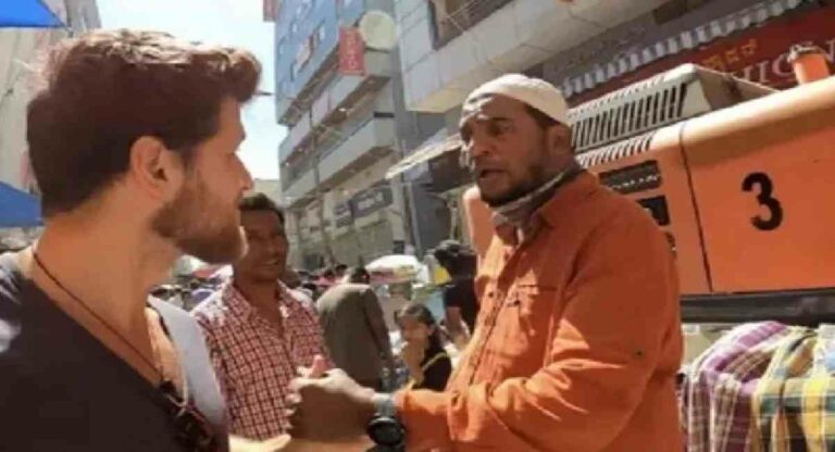 Muslim : बंगळुरूमध्ये ‘शरीफ’ बनला बेशरम; परदेशी नागरीकाचा केला छळ