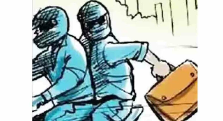 Robbery : सायनमध्ये २ कोटींचा दरोडा; दिल्ली क्राईम ब्रँच अधिकारी असल्याचे सांगून लुटले