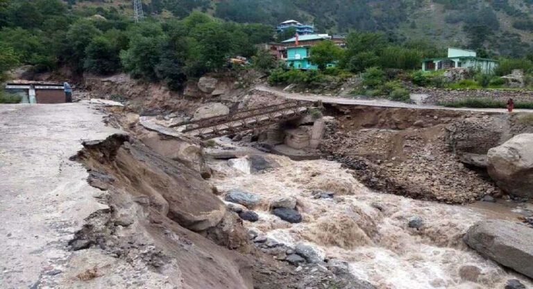 Himachal Cloudburst : हिमाचलमध्ये ढगफुटी, एकाचा मृत्यू तर ३ जखमी