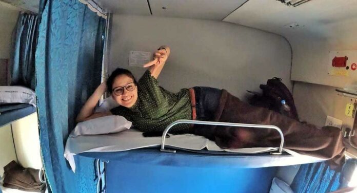 AC Sleeper Coach : एसी स्लीपर कोच मधून होईल आधिक आरामदायी प्रवास; जाणून घ्या नवीन नियम