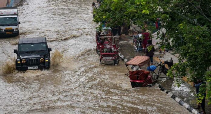 Delhi : राजधानीत पुन्हा पूर येण्याची शक्यता; यमुनेने गाठली धोक्याची पातळी