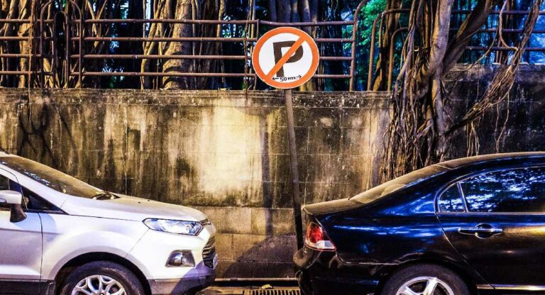 Illegal Parking : मुंबादेवी, काळबादेवी परिसरात बेकायदेशीर वाहनतळ, गुन्हे दाखल