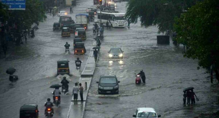 Heavy Rain : मुंबईत रेड अलर्ट; शाळा-महाविद्यालयांना सुटी