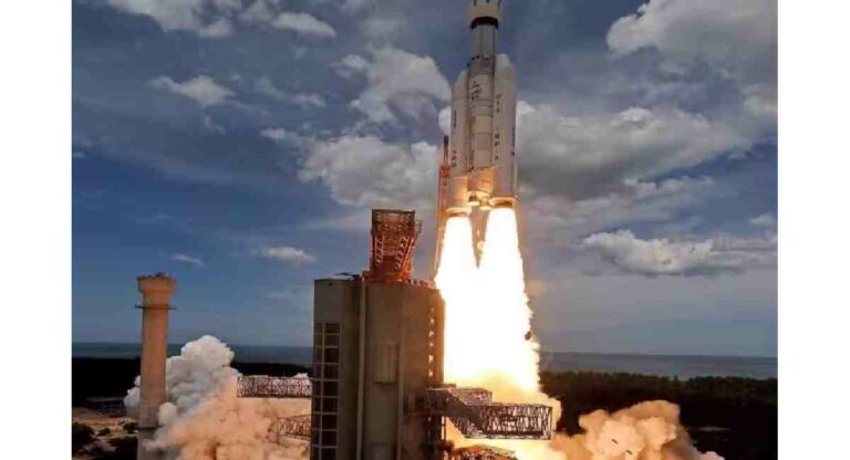 ISRO : इस्रोची पुन्हा एकदा यशस्वी कामगिरी; सिंगापूरच्या 7 ग्रहांचे केले यशस्वी प्रक्षेपण