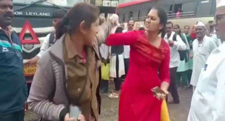 Women Fighting : महिला वाहक आणि महिला प्रवाशांमध्ये तुफान हाणामारी; व्हिडिओ व्हायरल 