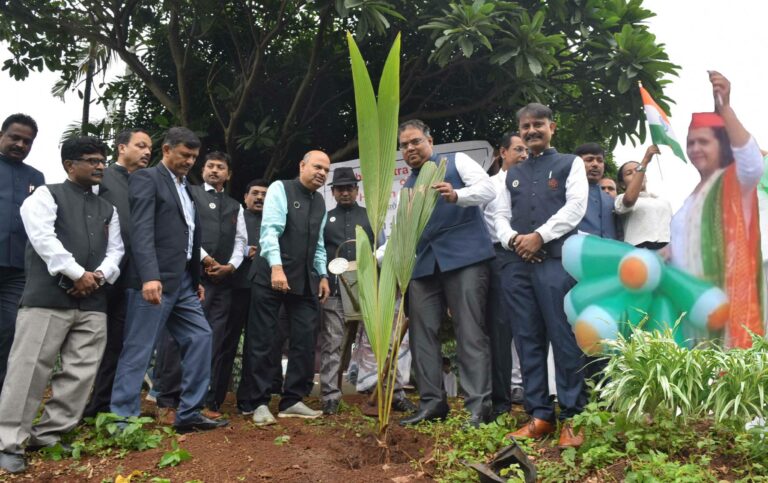 Tree Plantation: आरोग्य विद्यापीठ आणि रोटरी क्लब ऑफ गोदावरी यांच्या संयुक्त विद्यमाने वृक्षारोपण उपक्रम