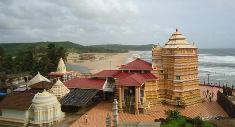 Temple Dress Code : कुणकेश्वर मंदिरात भाविकांना प्रवेशासाठी ड्रेसकोड लागू, देवस्थानाकडून सहकार्य करण्याचे आवाहन