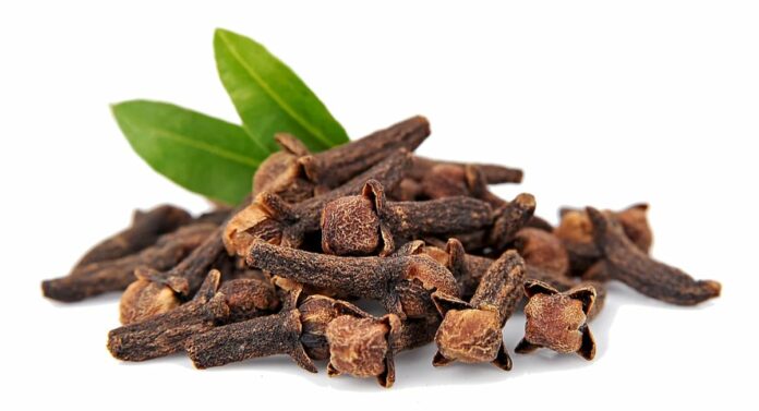 Cloves : खरी आणि भेसळयुक्त लवंग कशी ओळखाल, करा 'या' पद्धतीचा वापर