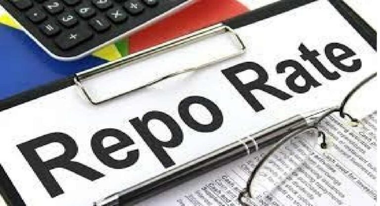 Increased interest rates on loans : रेपो दर जैसे थे; तरीही ‘या’ बँकांनी कर्जावरील व्याजदर वाढवले