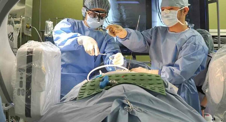 Spinal Surgery : कर्करोग आणि न्यूमोनियाग्रस्त ९९ वर्षांच्या वृद्ध महिलेच्या मणक्यावर यशस्वी शस्त्रक्रिया