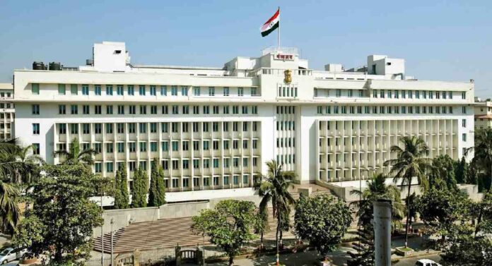 Mantralaya : मंत्रालयातील वरिष्ठ अधिकाऱ्यांना १ महिन्याच्या तुरूंगवासाची शिक्षा, काय आहे प्रकरण... 