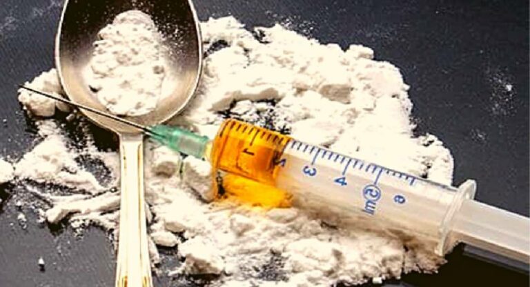 Mumbai Police Seized Drugs : मुंबईत कोट्यवधी रुपयांच्या ड्रग्स सह ११ जणांना अटक