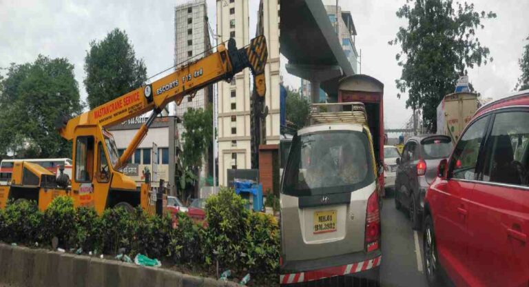 Western Expressway : पश्चिम द्रुतगती महामार्गावर अंधेरीजवळ वाहतूक कोंडी, उड्डाणपुलाखाली वाहनांच्या रांगा