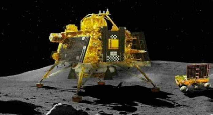 Chandrayan-3 : प्रज्ञान रोव्हरने पार केला चंद्रावरील पहिला अडथळा