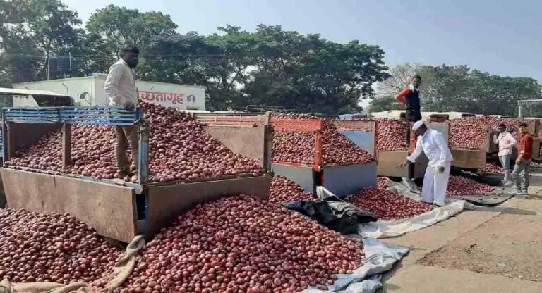 Onion Auction : शेतकऱ्यांच्या अल्प प्रतिसादामुळे बंद पडला कांद्याचा लिलाव