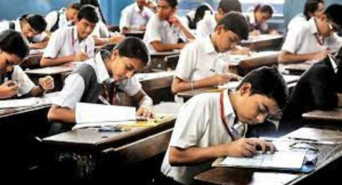 Examination : गणेशोत्सव काळात मुलांच्या परीक्षा नको, पालकांची शिक्षण विभागाकडे मागणी