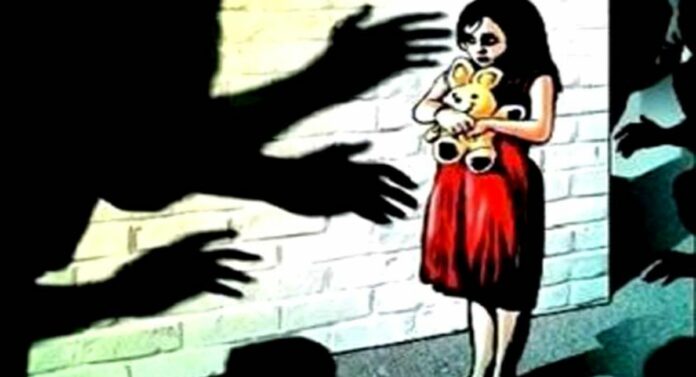 Rape Case : मंदिरातून घरी जाणाऱ्या चार वर्षाच्या बालिकेवर अत्याचार, संभाजीनगर एमआयडीसी पोलिसांत गुन्हा दाखल