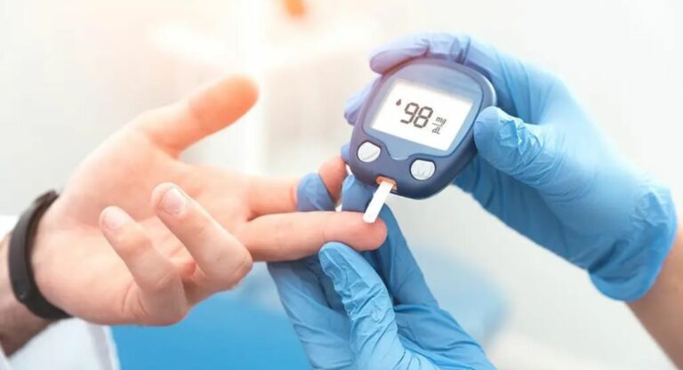 Diabetes : मधुमेहींनो, डोळ्यांची काळजी घ्या; नेत्रतज्ज्ञांचे आवाहन