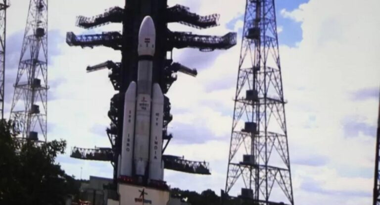 Isro Mission : चंद्रयान -3 मोहिमेसाठी खामगावातील प्रसिद्ध चांदी आणि फॅब्रिक्सचा वापर