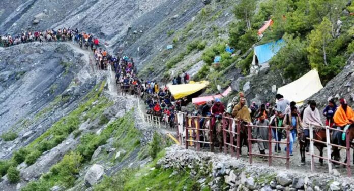 Amarnath Yatra : अमरनाथ यात्रेकरूचा 300 फूट खोल दरीत पडून मृत्यू, दुसरा जखमी