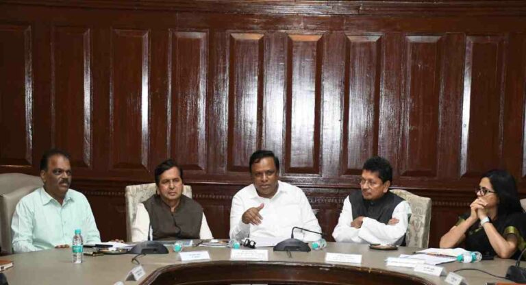 Ashish Shelar : आशिष शेलार मंत्री बनले? पालकमंत्र्यांच्या मधोमध खुर्चीत बसून घेतली महापालिकेत बैठक