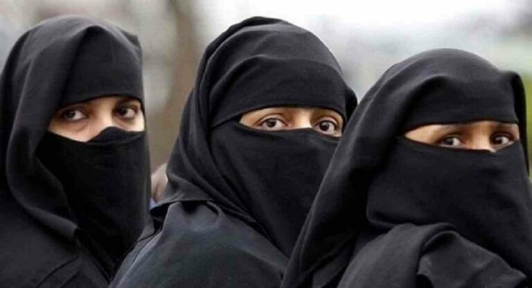 Burkha : मुंबईतील महाविद्यालयातही मुसलमान विद्यार्थिनींचा बुरख्यासाठी धिंगाणा