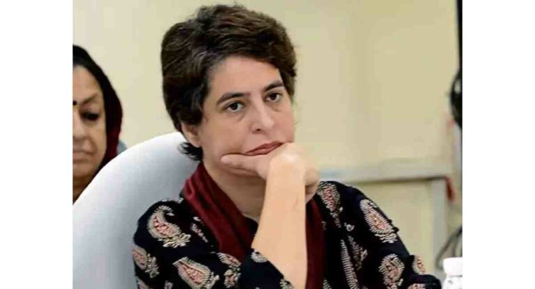 Priyanka Gandhi : प्रियांका गांधींसह तिघांवर गुन्हा दाखल; भाजपविरोधातील ट्विट भोवले