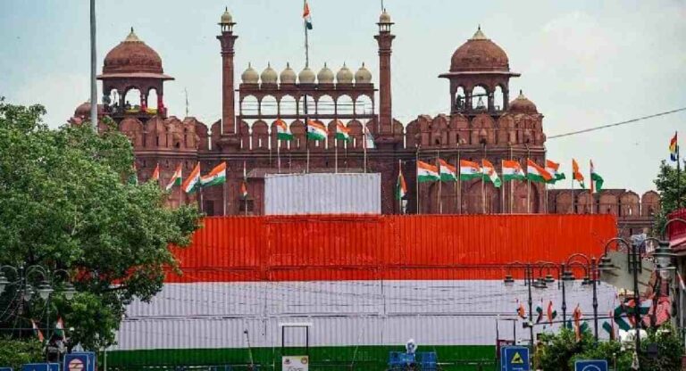 Independence Day 2023 : स्वातंत्र्यदिनी लाल किल्ल्यावरील सोहळ्यासाठी खादीसह 18 विविध क्षेत्रांतील कारागीर असणार प्रमुख पाहुणे 