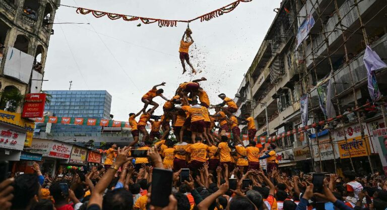 Dahi Handi : सरावाप्रमाणेच थर लावा, बक्षिसांसाठी चुकीचे थर लावू नका