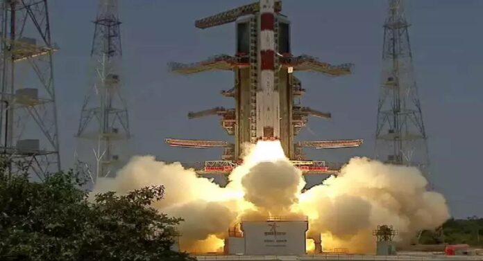 ISRO : आदित्य एल-1 ने काढला सेल्फी आणि पृथ्वी अन् चंद्राचेही काढले फोटो