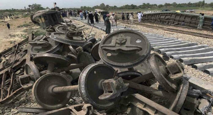 Central Railway Sold Scrap : मध्य रेल्वेने भंगार विक्रीतून केली 'इतकी' कमाई !