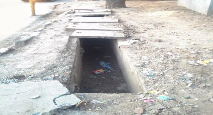 Road Site Open Drain : रोड साईट ओपन ड्रेन : आरटीओची नोंदणी संपणाऱ्या मशिन्सच्या देखभालीत कंत्राटदाराचे भले