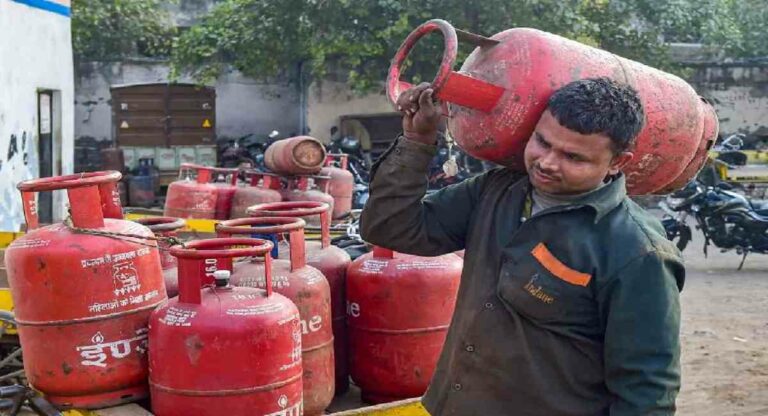 Free LPG Connection: उज्ज्वला गॅस योजनेचा ७५ लाख महिलांना लाभ मिळणार