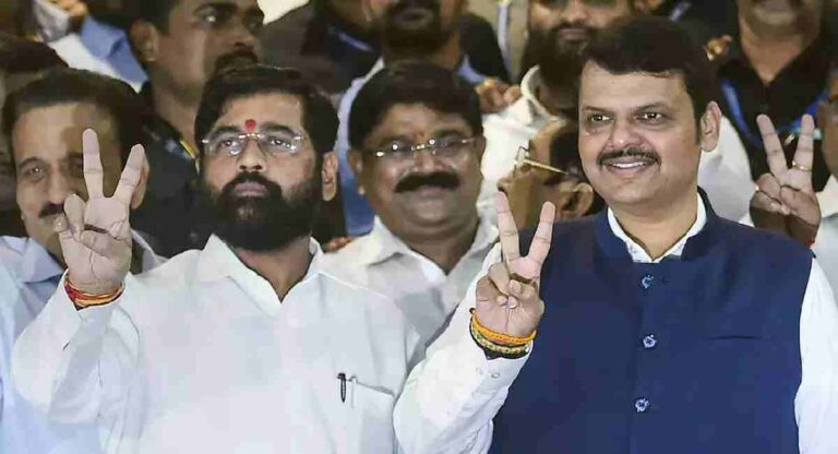 Maharashtra Politics : मुख्यमंत्री पदावरून फडणवीस आणि शिंदे समर्थक आमदारांमध्ये रंगलं वाकयुद्ध