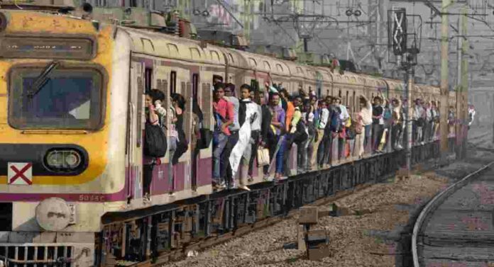 Central Railway : अनंत चतुर्दशीच्या दिवशी मध्य रेल्वे वर १० विशेष लोकल