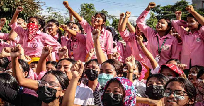 Manipur : मणिपूरमधील विद्यार्थी करत आहेत मूक निदर्शने; काय आहेत मागण्या...